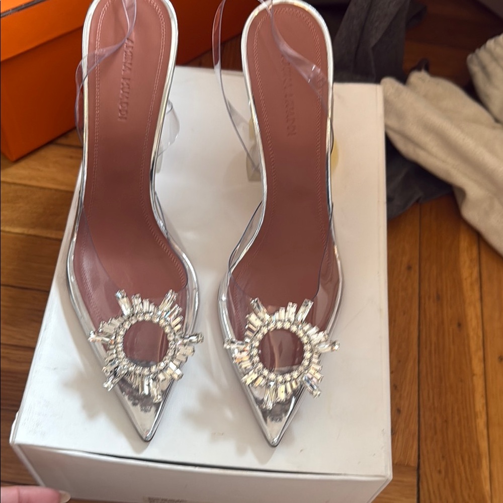 Elegant Silver Women's Shoes with Crystal Embellishments